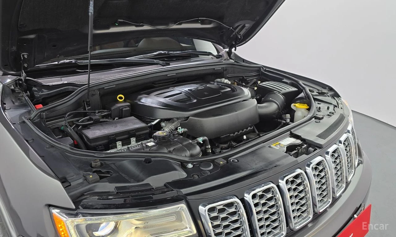Jeep Grand cherokee 3.6* V6* 8ZF* OVERLAND* ДИСТРОНИК* ОБДУХВАНЕ* КАМЕ, снимка 17 - Автомобили и джипове - 55258995