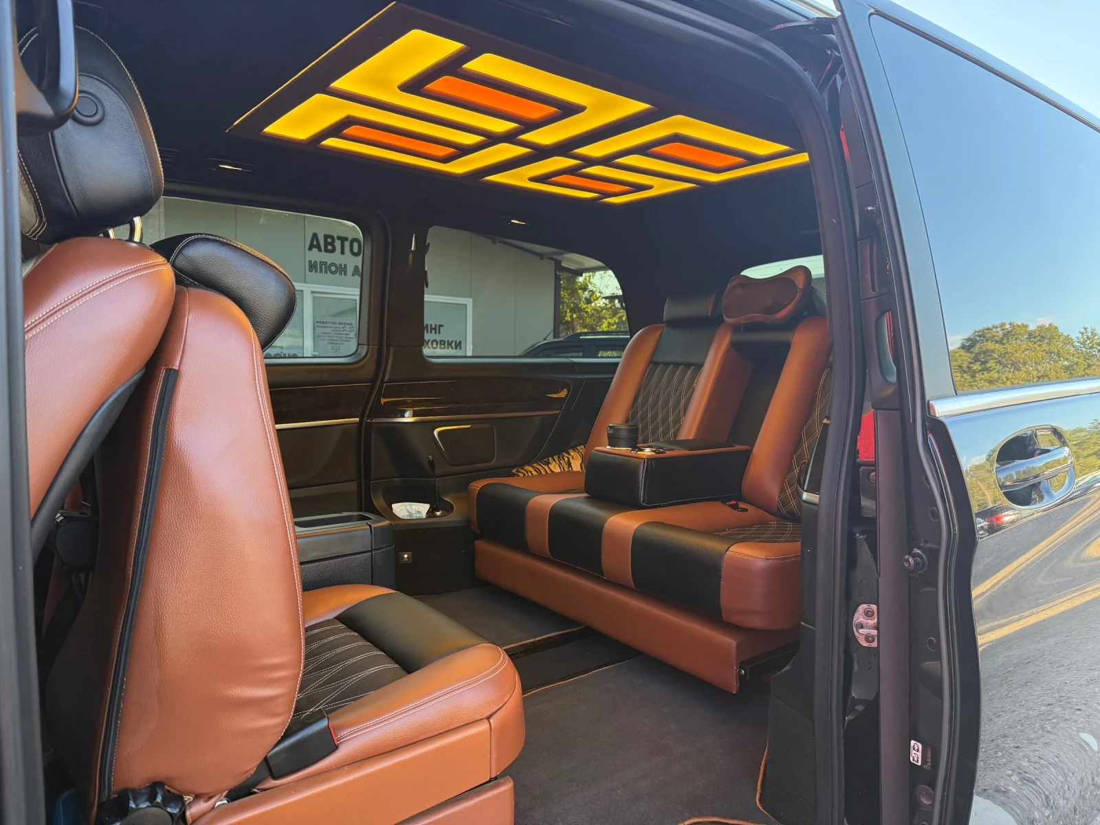 Mercedes-Benz V 250 Амбиентен ВИП САЛОН* 6+ 1LONG* DISTR* ПОДГ* КАМЕРА - изображение 10