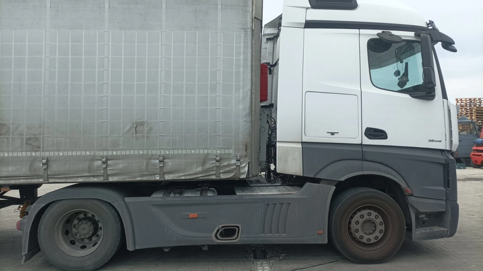 Mercedes-Benz Actros 1845 - изображение 6