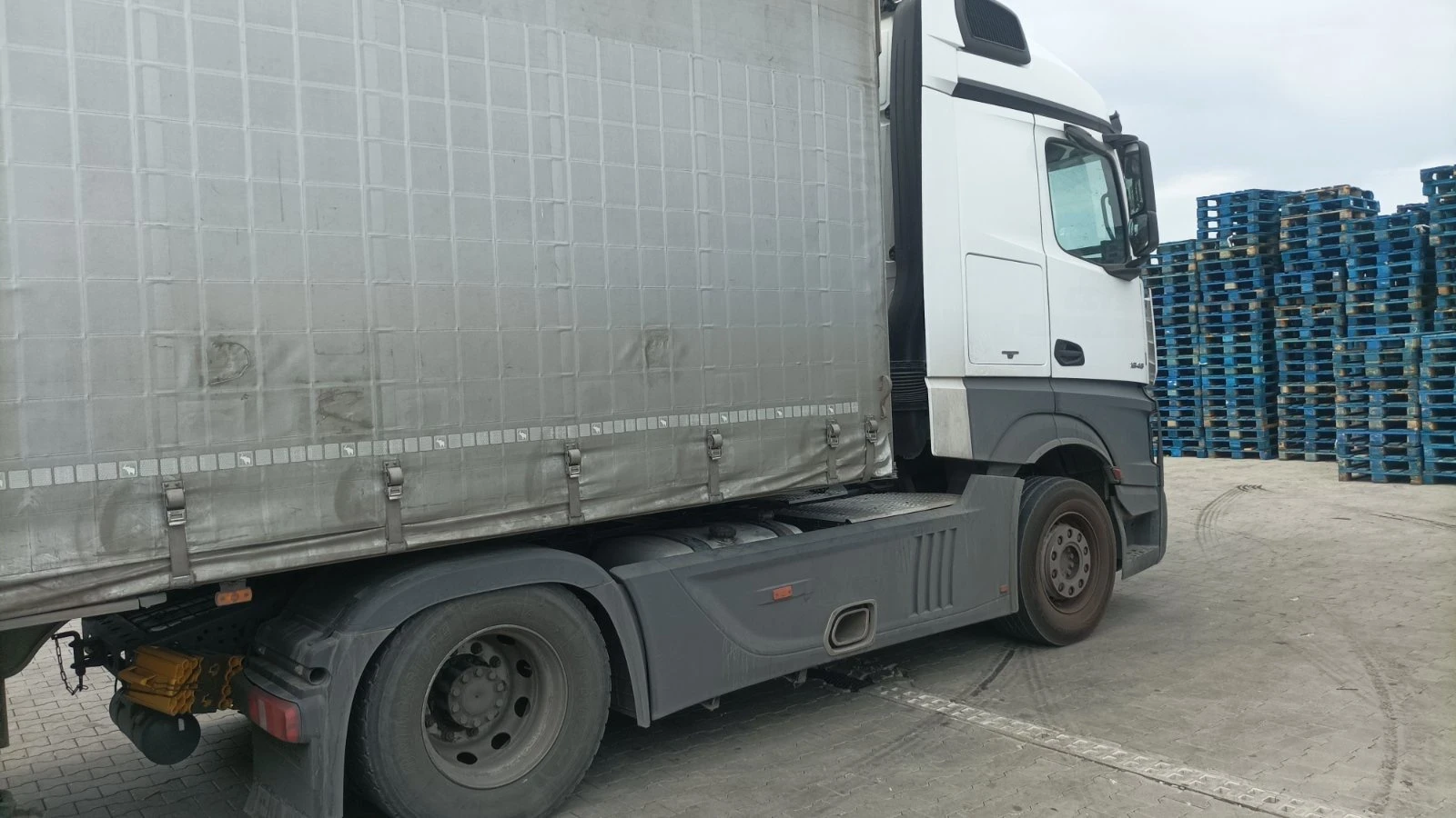 Mercedes-Benz Actros 1845 - изображение 7