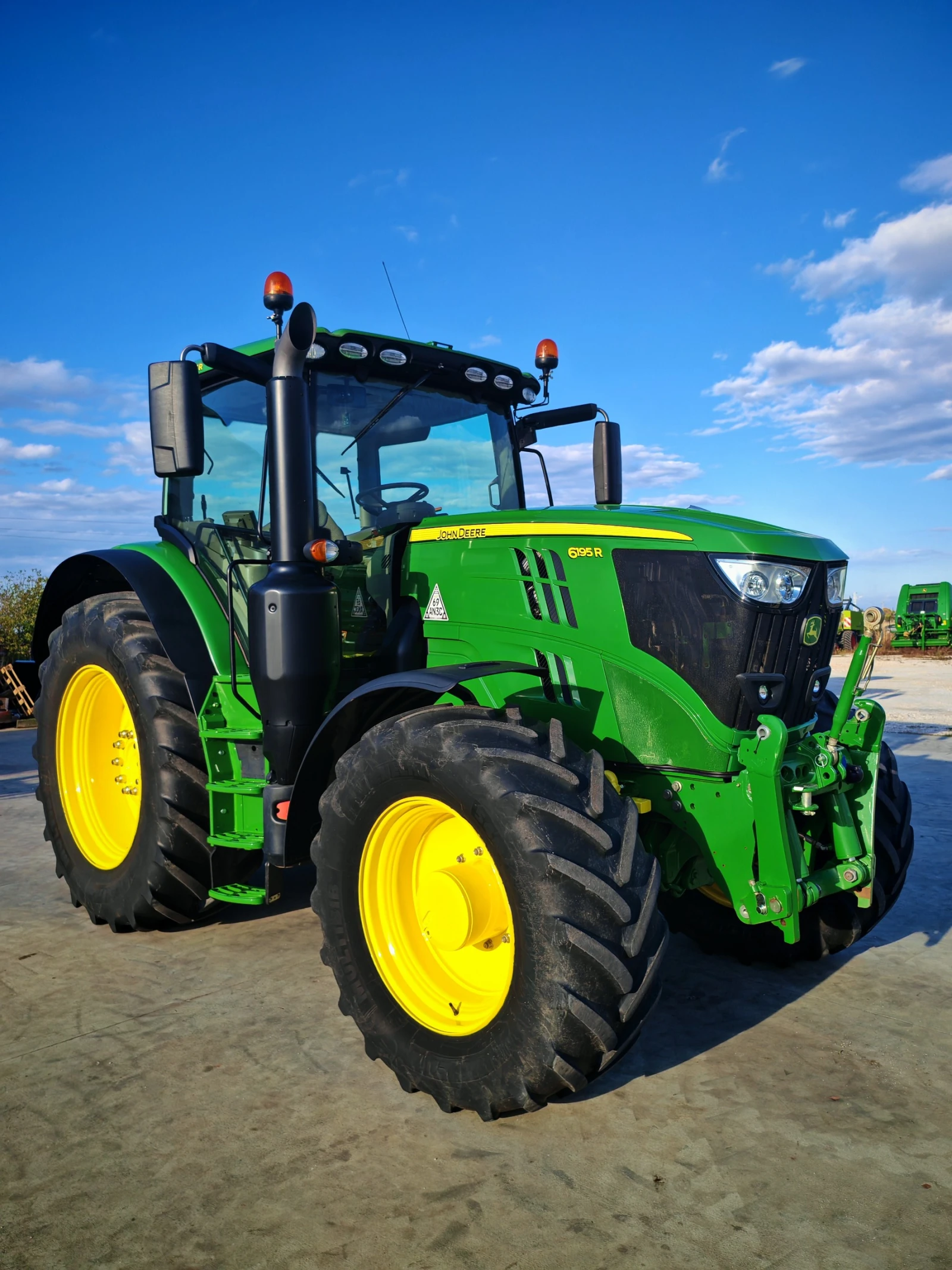 Трактор John Deere 6195R лизинг с първоначална вноска 20 %, снимка 1