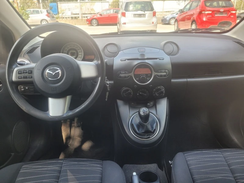 Mazda 2 1.4 i, снимка 9 - Автомобили и джипове - 46484604