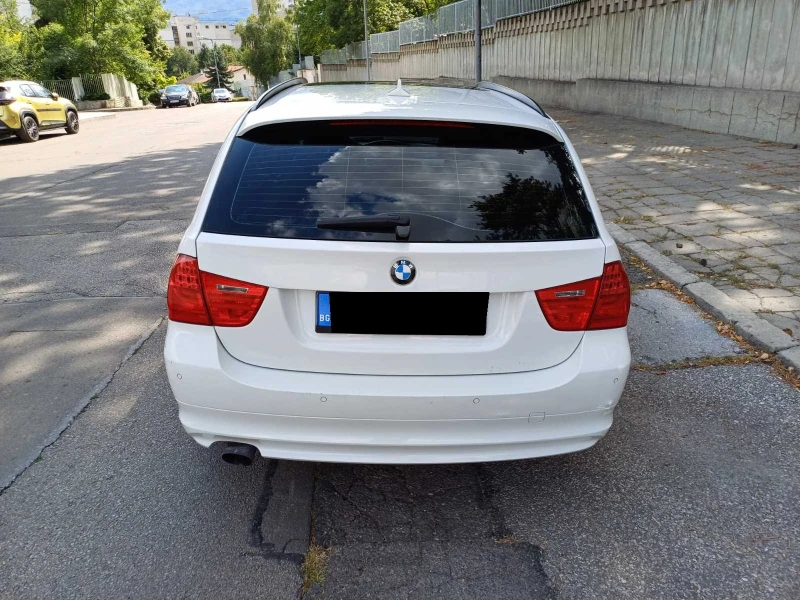 BMW 318 i Touring, снимка 8 - Автомобили и джипове - 47058471