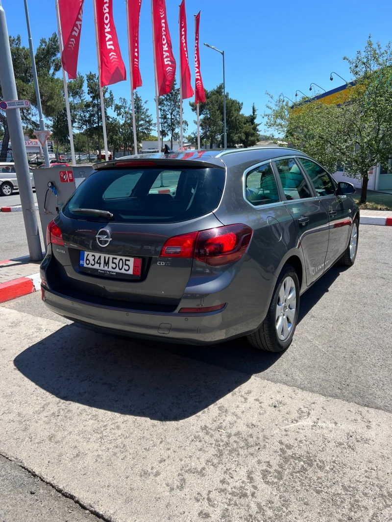 Opel Astra J, снимка 3 - Автомобили и джипове - 48249236