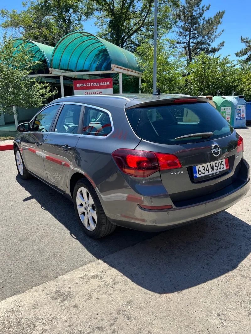 Opel Astra J, снимка 4 - Автомобили и джипове - 48249236