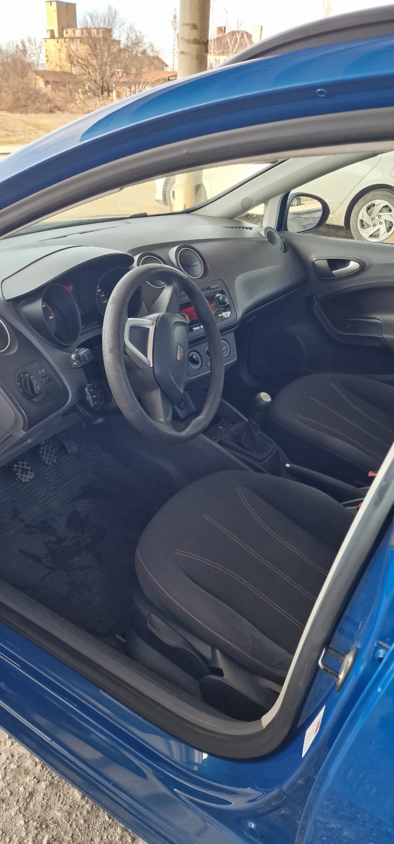 Seat Ibiza 1.2 ТДИ, снимка 10 - Автомобили и джипове - 49425439