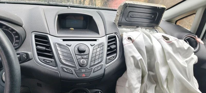 Ford Fiesta 1.2 102000km, снимка 15 - Автомобили и джипове - 51263012