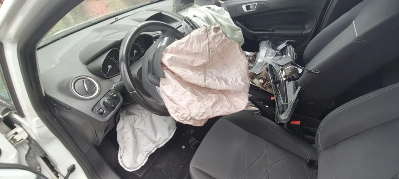 Ford Fiesta 1.2 102000km, снимка 11 - Автомобили и джипове - 51263012