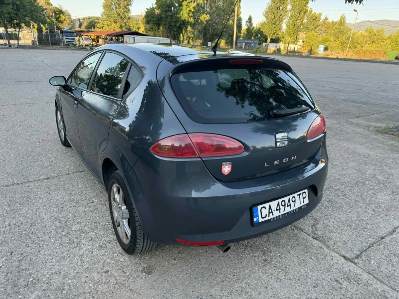 Seat Leon 1.6, снимка 4 - Автомобили и джипове - 52625977