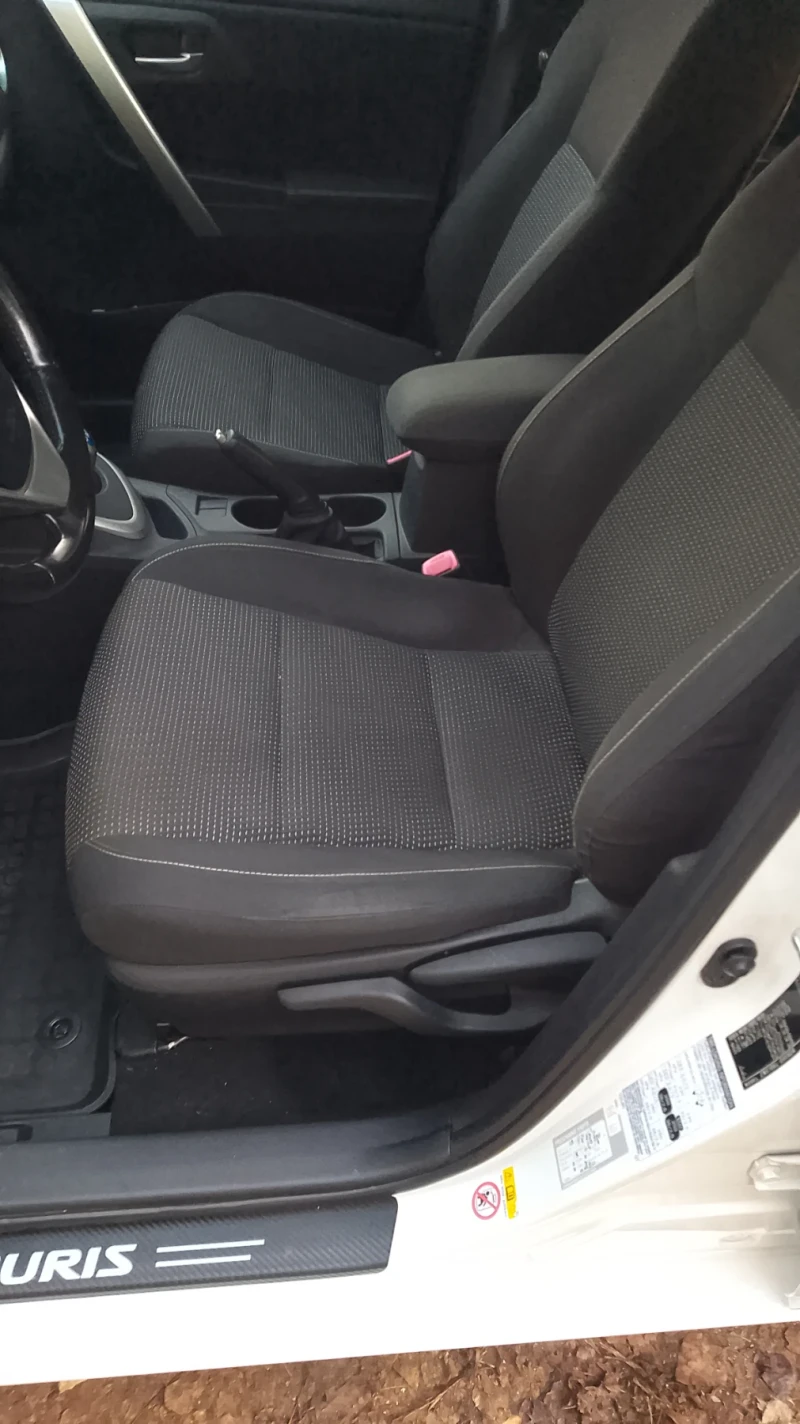 Toyota Auris, снимка 4 - Автомобили и джипове - 53291309