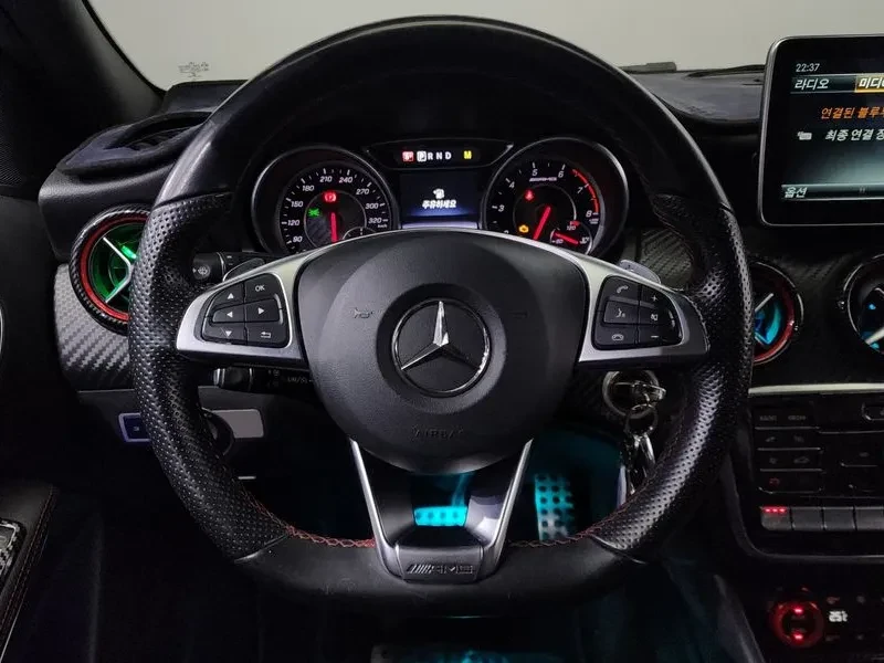 Mercedes-Benz A 45 AMG 4MATIC, снимка 14 - Автомобили и джипове - 55117173