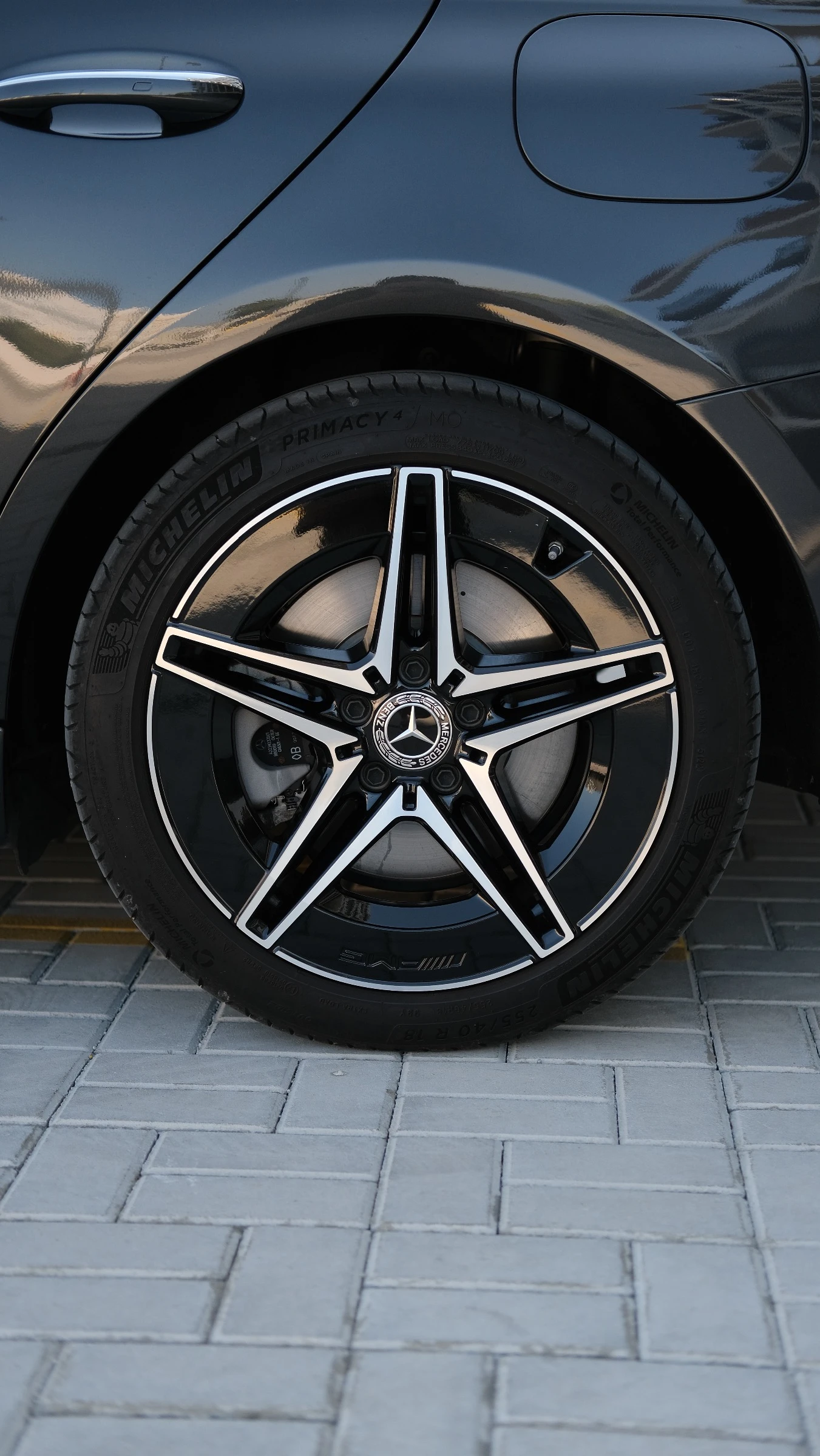 Mercedes-Benz C 300 e AMG Line - изображение 9