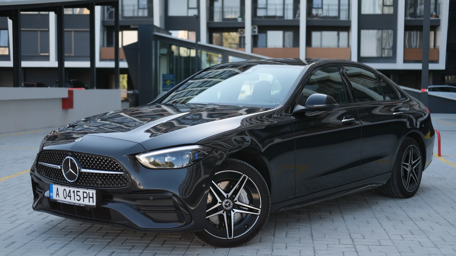 Mercedes-Benz C 300 e AMG Line - изображение 7