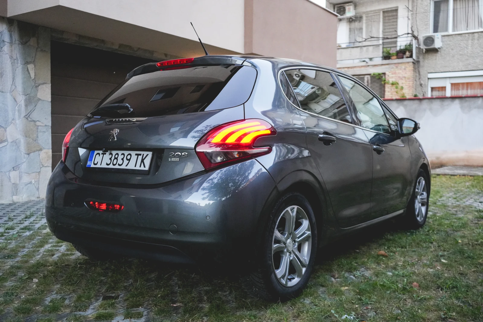Peugeot 208 1.6 eHDi | Mobile.bg   11