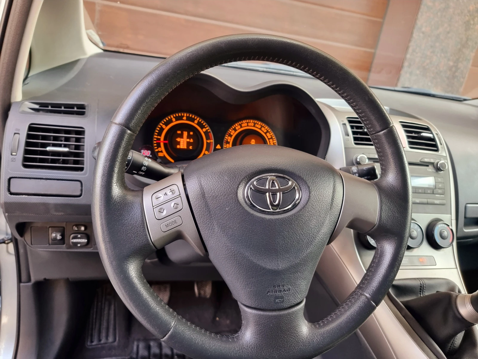 Toyota Auris * 1.6* 124*  | Mobile.bg � ����������� 8