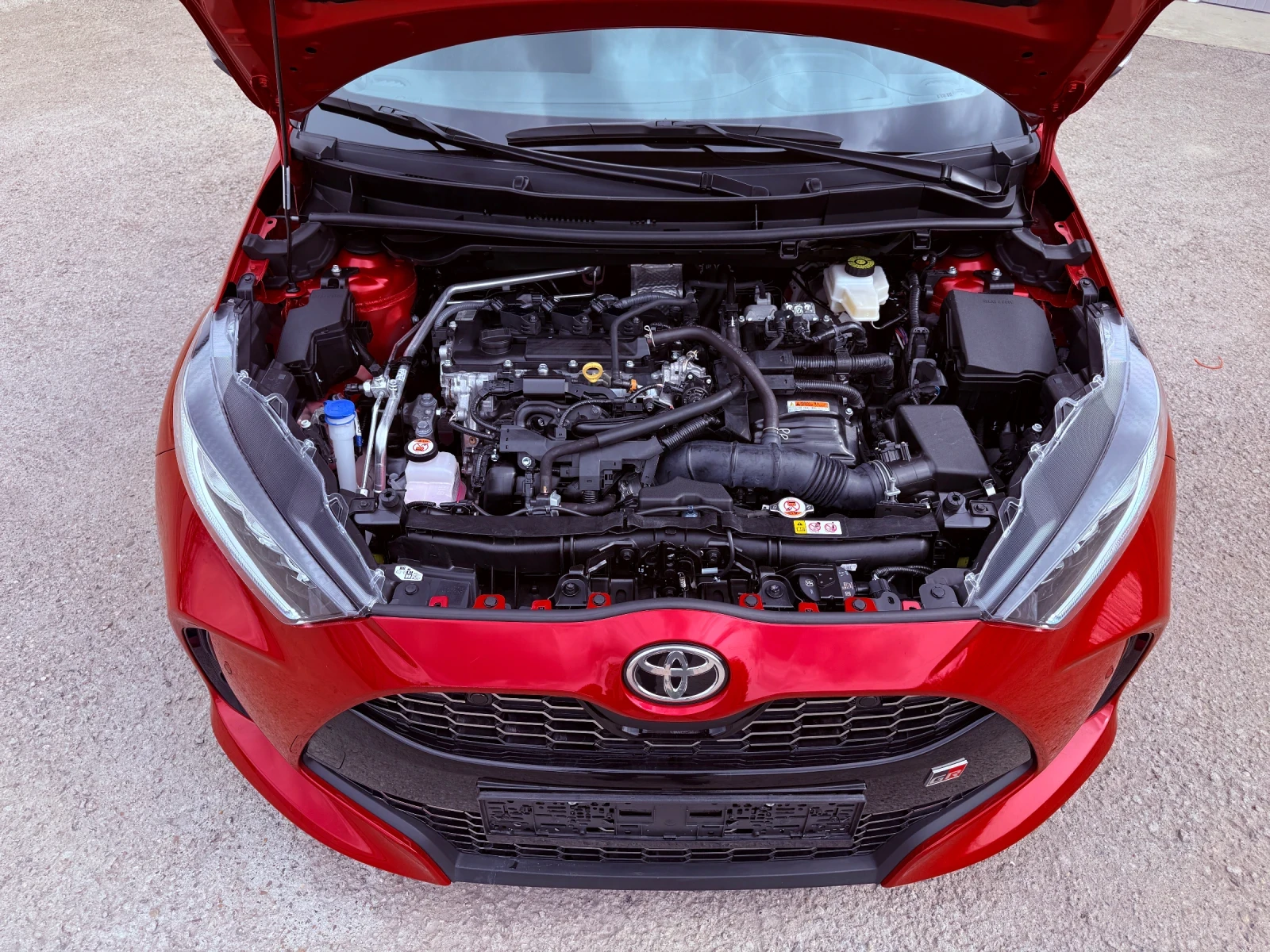 Toyota Yaris Hibrid, GR, 22000 km, снимка 9 - Автомобили и джипове - 53990144