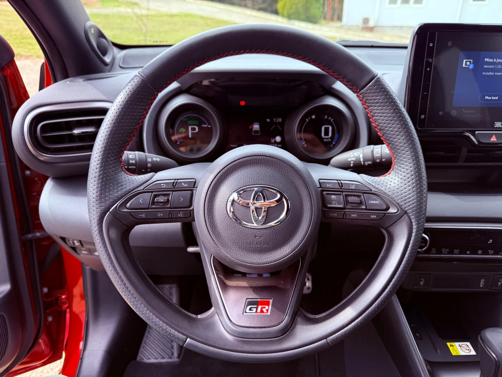 Toyota Yaris Hibrid, GR, 22000 km, снимка 13 - Автомобили и джипове - 53990144