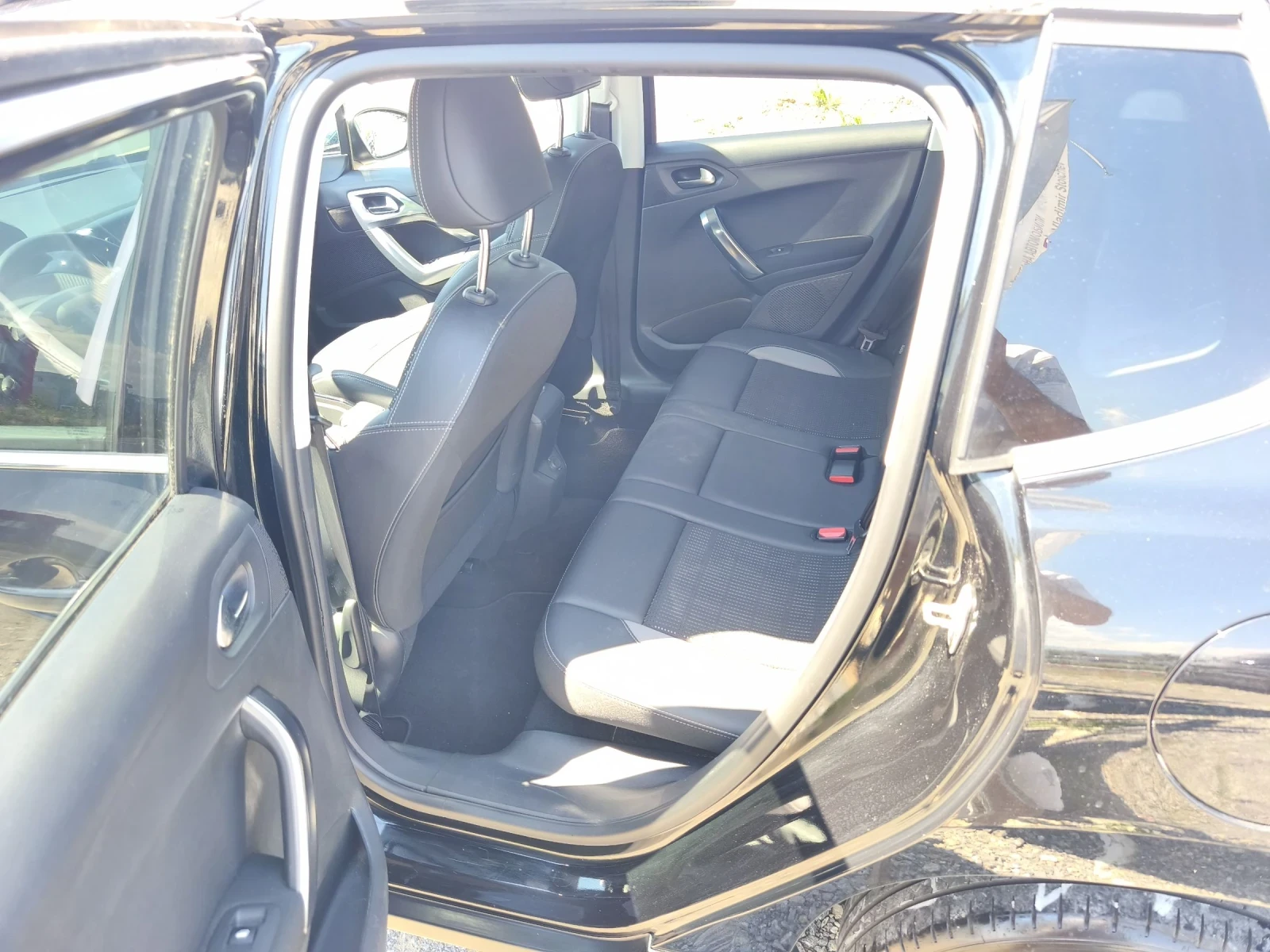 Peugeot 2008 Allure 120hp, снимка 10 - Автомобили и джипове - 54680347