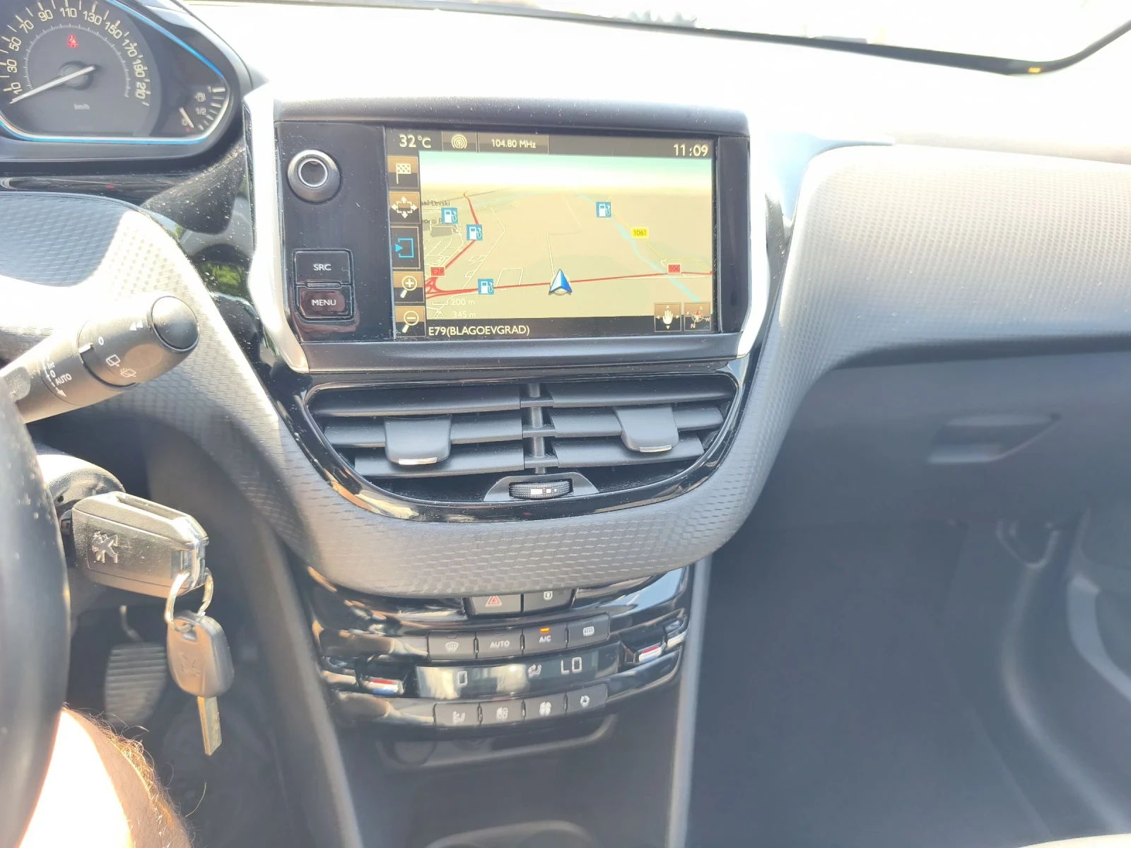 Peugeot 2008 Allure 120hp, снимка 16 - Автомобили и джипове - 54680347