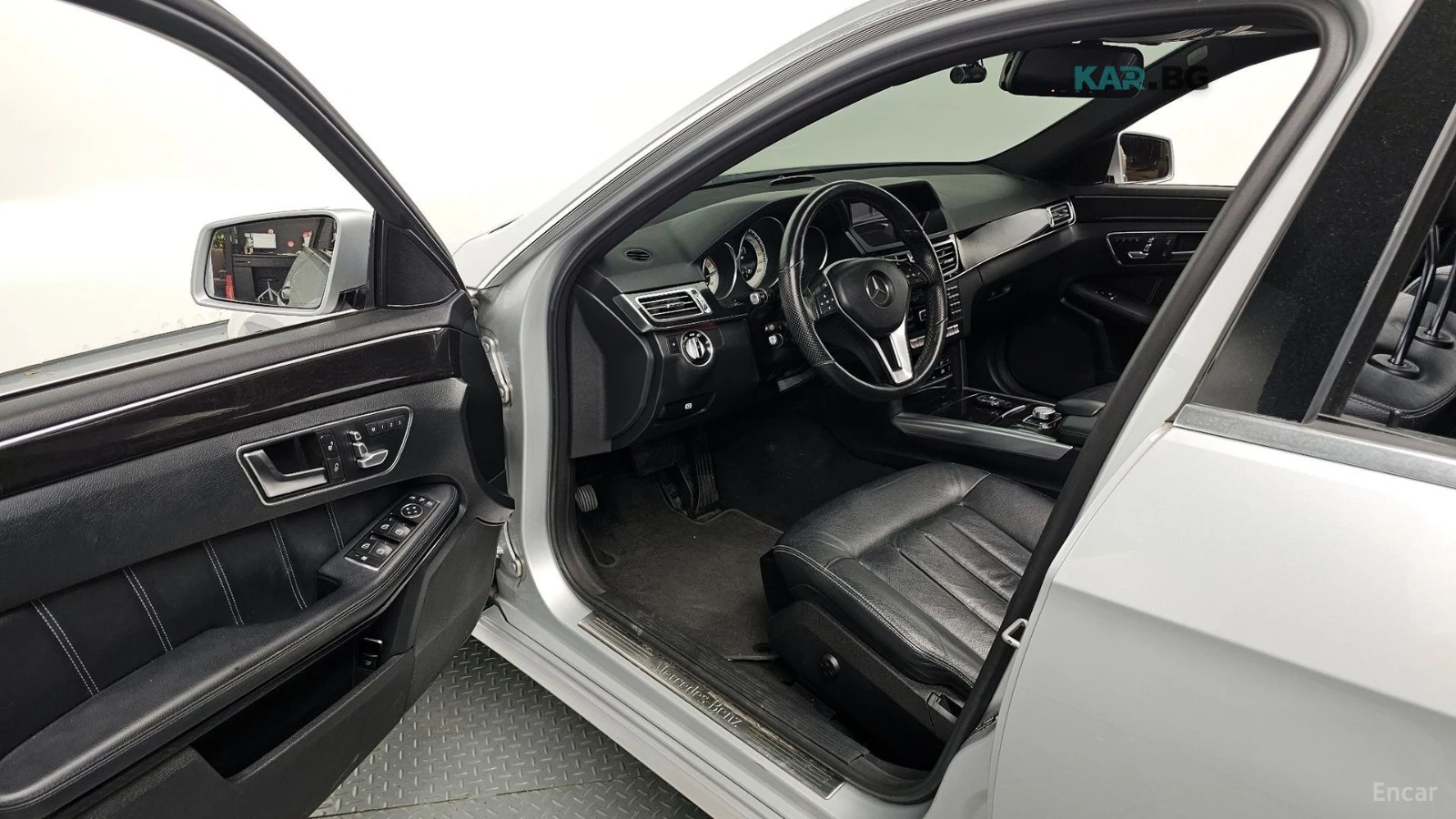 Mercedes-Benz E 220 * ПАНО* KEYLESS* Camera* ПОДГРЕВ* , снимка 10 - Автомобили и джипове - 55101441