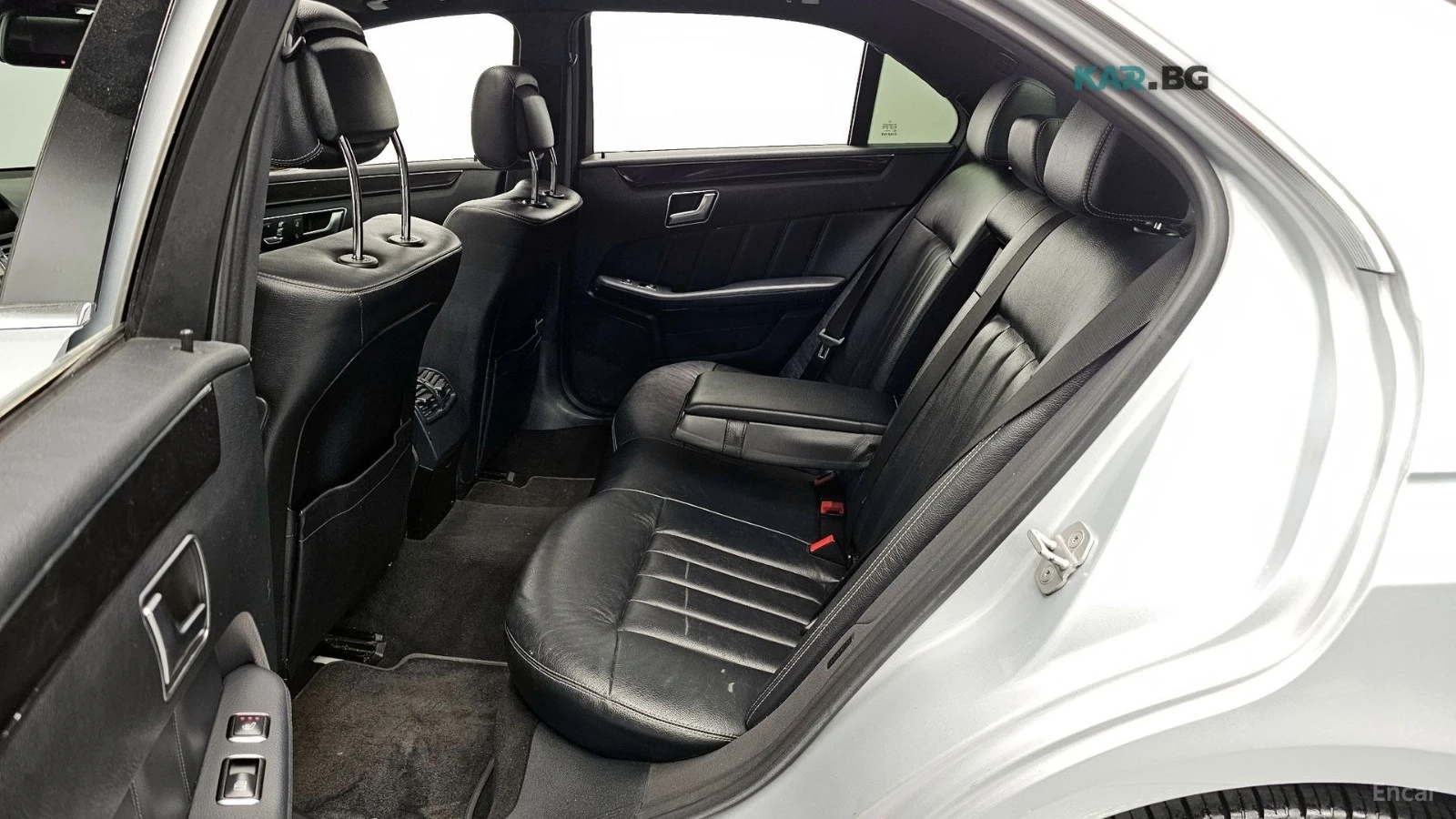 Mercedes-Benz E 220 * ПАНО* KEYLESS* Camera* ПОДГРЕВ* , снимка 12 - Автомобили и джипове - 55101441