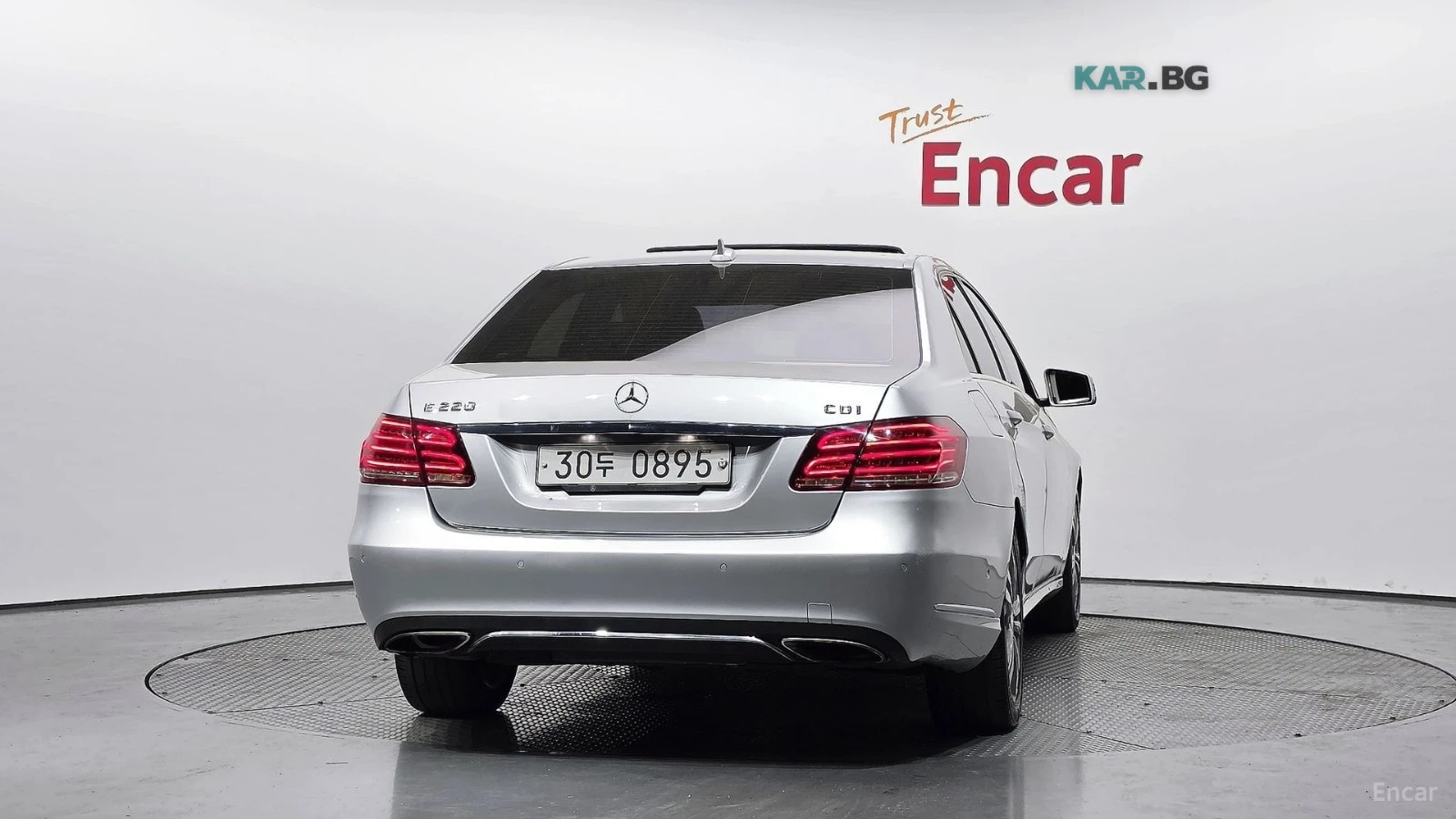 Mercedes-Benz E 220 * ПАНО* KEYLESS* Camera* ПОДГРЕВ* , снимка 4 - Автомобили и джипове - 55101441