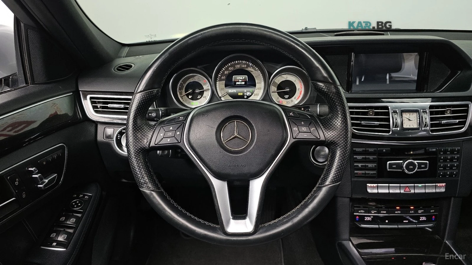 Mercedes-Benz E 220 * ПАНО* KEYLESS* Camera* ПОДГРЕВ* , снимка 13 - Автомобили и джипове - 55101441