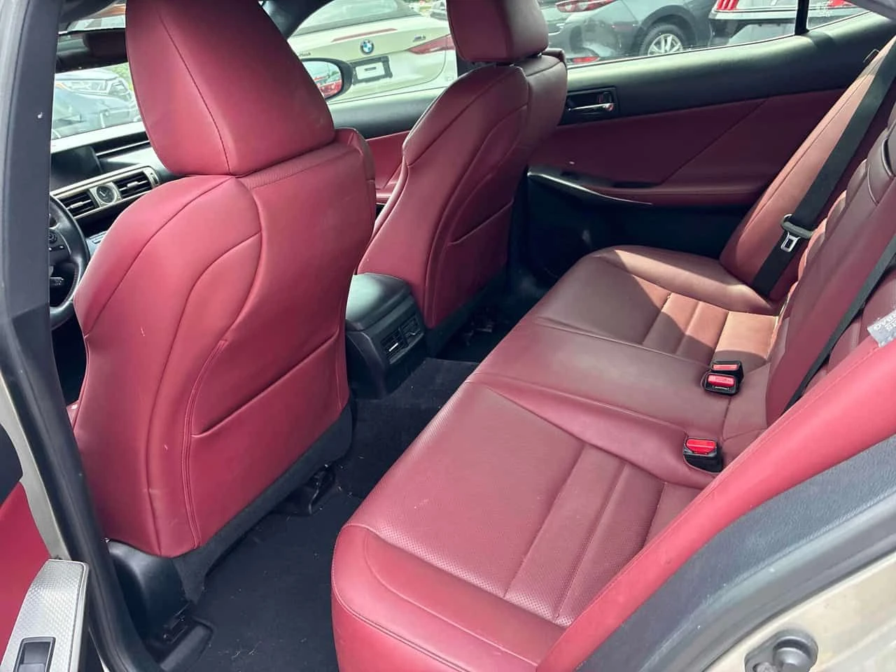 Lexus IS 350 * 4dr Sdn AWD * АВТОКРЕДИТ БЕЗ ПЪРВОНАЧАЛНА ВНОСКА, снимка 14 - Автомобили и джипове - 55323559