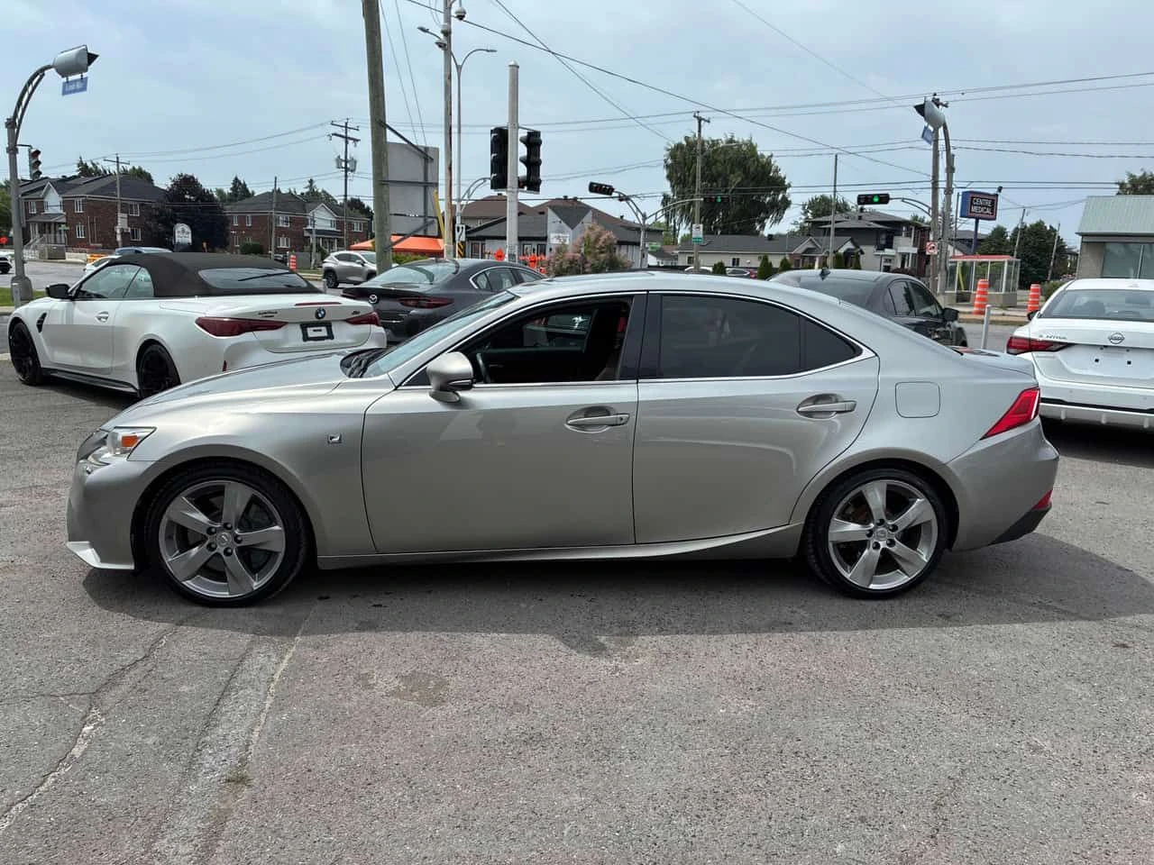Lexus IS 350 * 4dr Sdn AWD * АВТОКРЕДИТ БЕЗ ПЪРВОНАЧАЛНА ВНОСКА, снимка 2 - Автомобили и джипове - 55323559