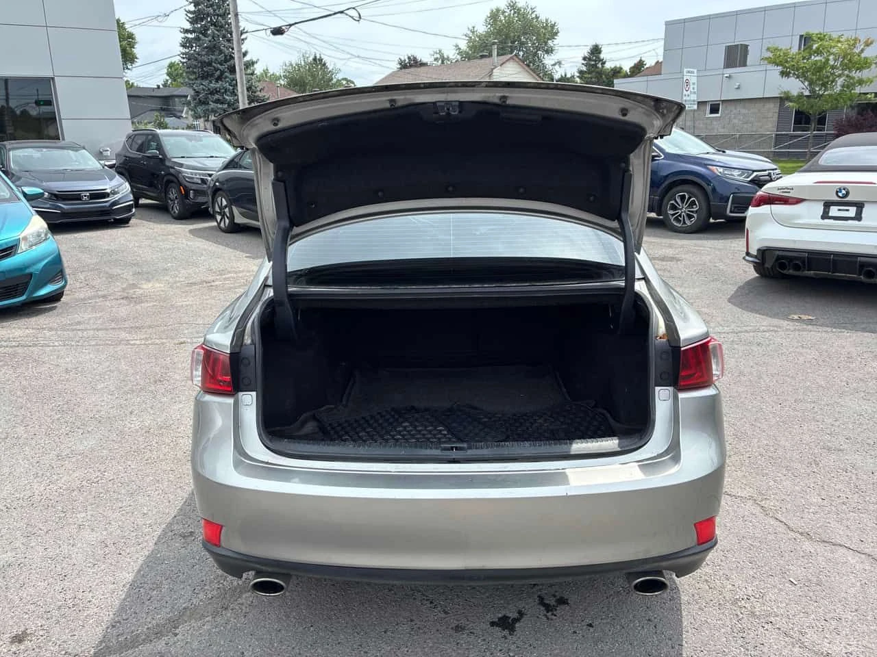 Lexus IS 350 * 4dr Sdn AWD * АВТОКРЕДИТ БЕЗ ПЪРВОНАЧАЛНА ВНОСКА, снимка 15 - Автомобили и джипове - 55323559