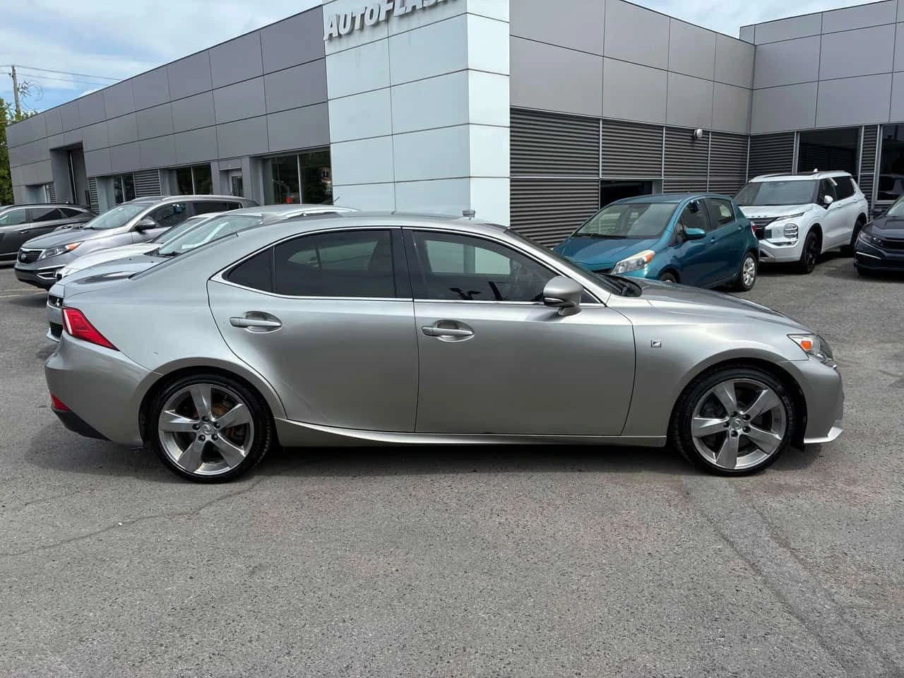 Lexus IS 350 * 4dr Sdn AWD * АВТОКРЕДИТ БЕЗ ПЪРВОНАЧАЛНА ВНОСКА, снимка 3 - Автомобили и джипове - 55323559