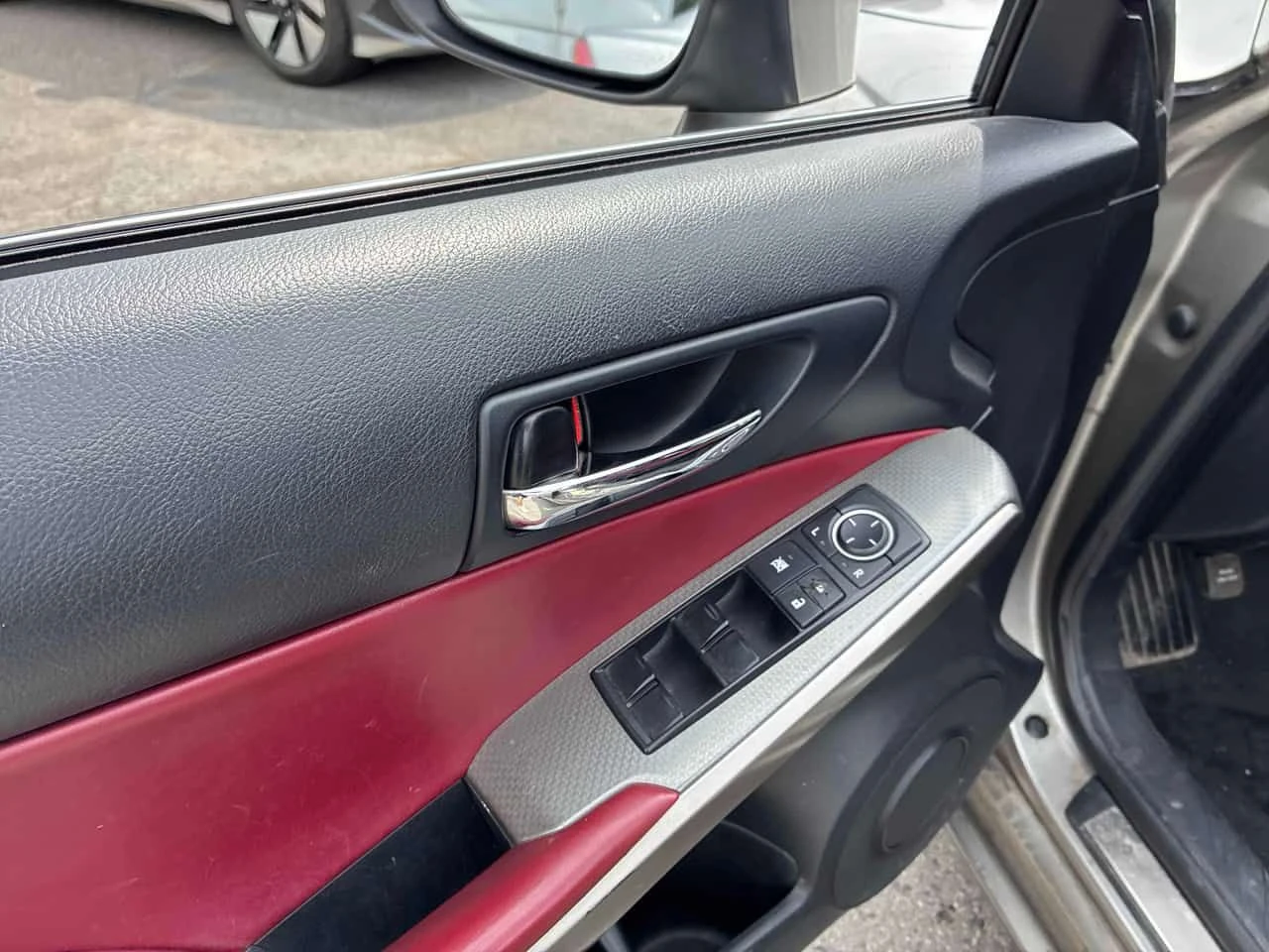 Lexus IS 350 * 4dr Sdn AWD * АВТОКРЕДИТ БЕЗ ПЪРВОНАЧАЛНА ВНОСКА, снимка 13 - Автомобили и джипове - 55323559