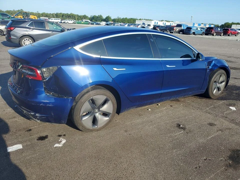 Tesla Model 3 / Застраховател / Carfax / Автокредит, снимка 3 - Автомобили и джипове - 56234579