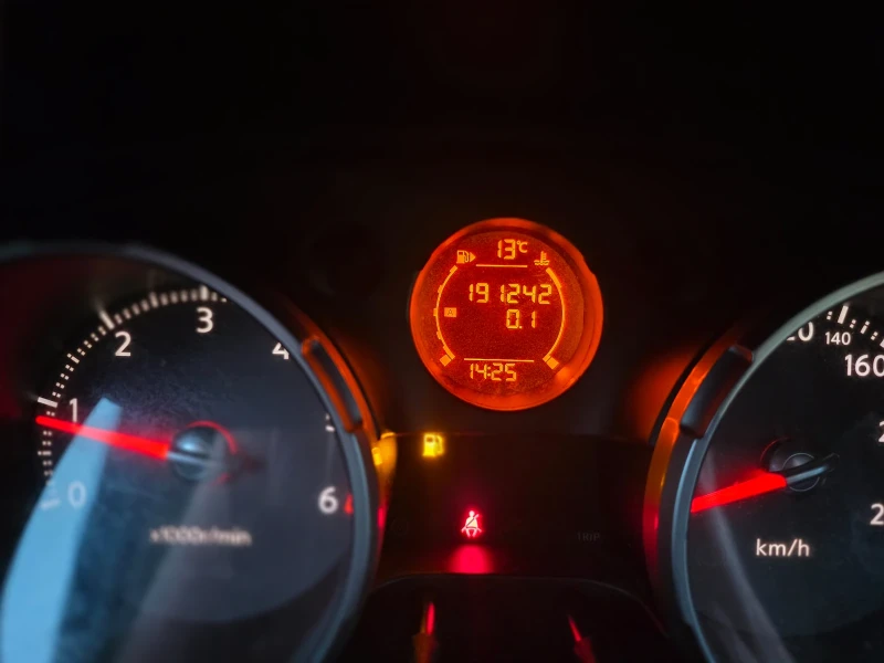 Nissan Qashqai 1.5 DCI 6 скорости , снимка 15 - Автомобили и джипове - 52997214