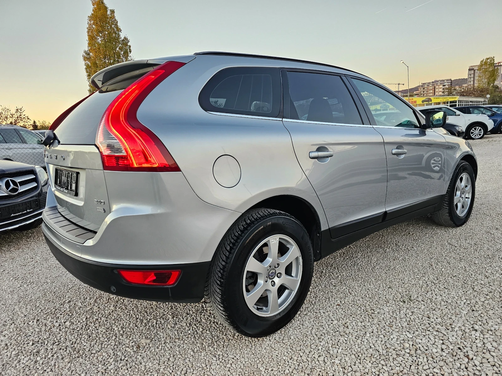 Volvo XC60 2.4D, 175к.с. - изображение 4