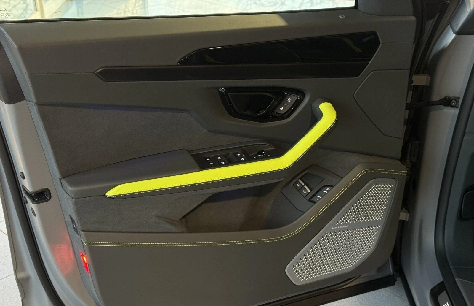 Lamborghini Urus SE/FACELIFT/PLUG-IN/CERAMIC/B&O/AD-PERSONAM/ - изображение 8