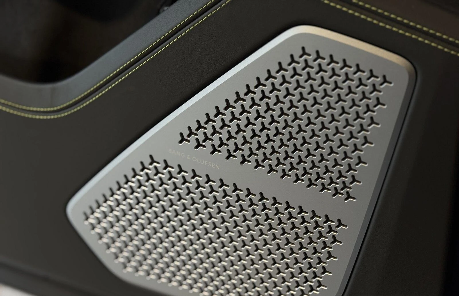 Lamborghini Urus SE/FACELIFT/PLUG-IN/CERAMIC/B&O/AD-PERSONAM/ - изображение 9