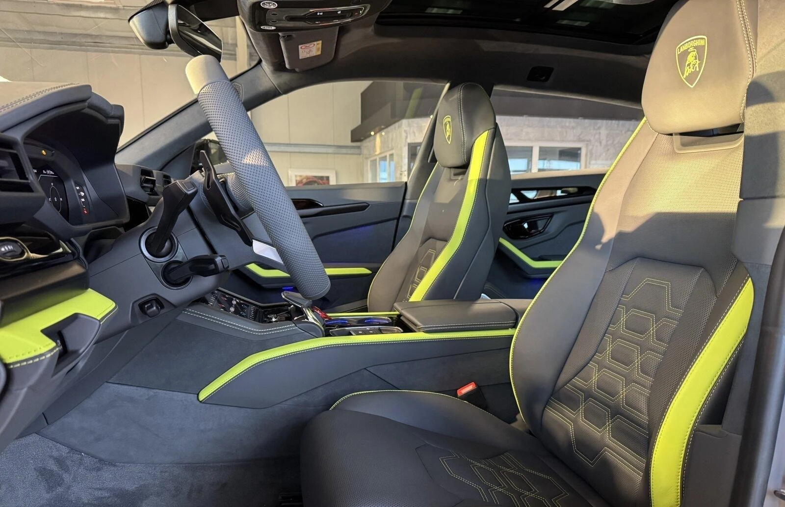 Lamborghini Urus SE/FACELIFT/PLUG-IN/CERAMIC/B&O/AD-PERSONAM/ - изображение 10