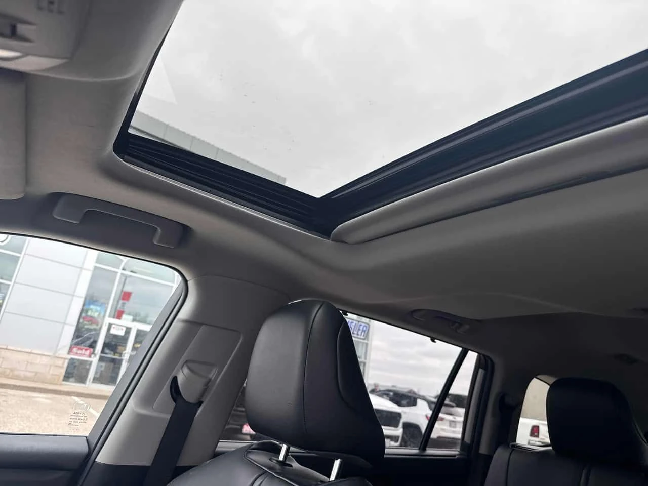 Toyota Highlander XLE/CARFAX/ПОДГРЕВИ/ШИБИДАХ/ЛИЦЕНЗИРАН ПРОДАВАЧ, снимка 13 - Автомобили и джипове - 54122888