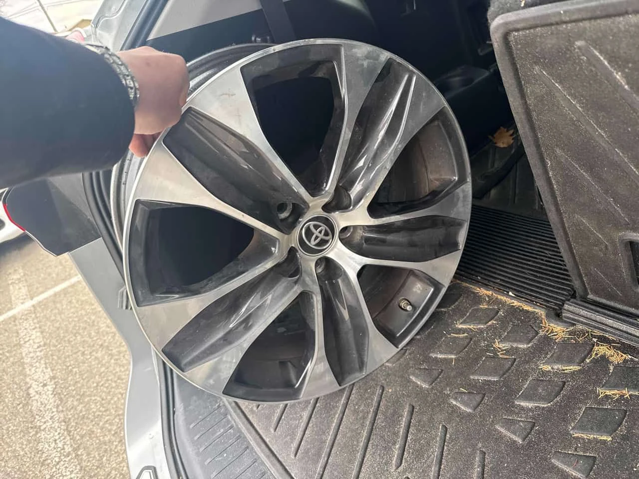 Toyota Highlander XLE/CARFAX/ПОДГРЕВИ/ШИБИДАХ/ЛИЦЕНЗИРАН ПРОДАВАЧ, снимка 15 - Автомобили и джипове - 54122888