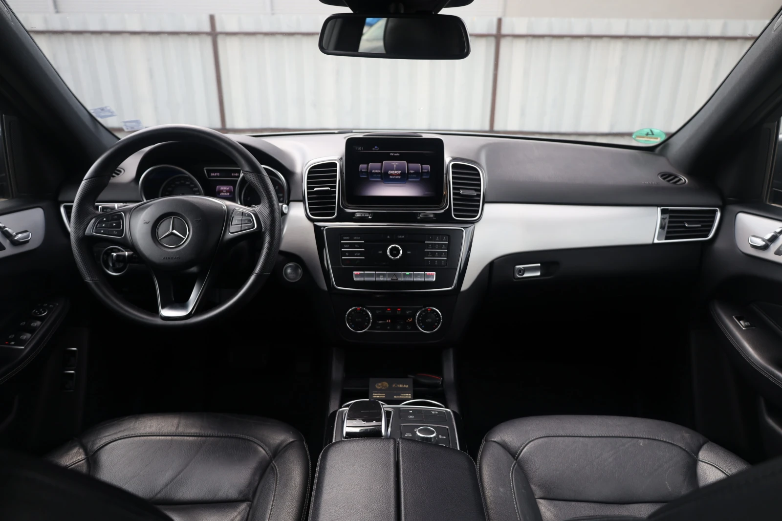 Mercedes-Benz GLE 350 d 4M 360KAM SzH KeyStart AHK 20Zoll iCarbg, снимка 13 - Автомобили и джипове - 54676886