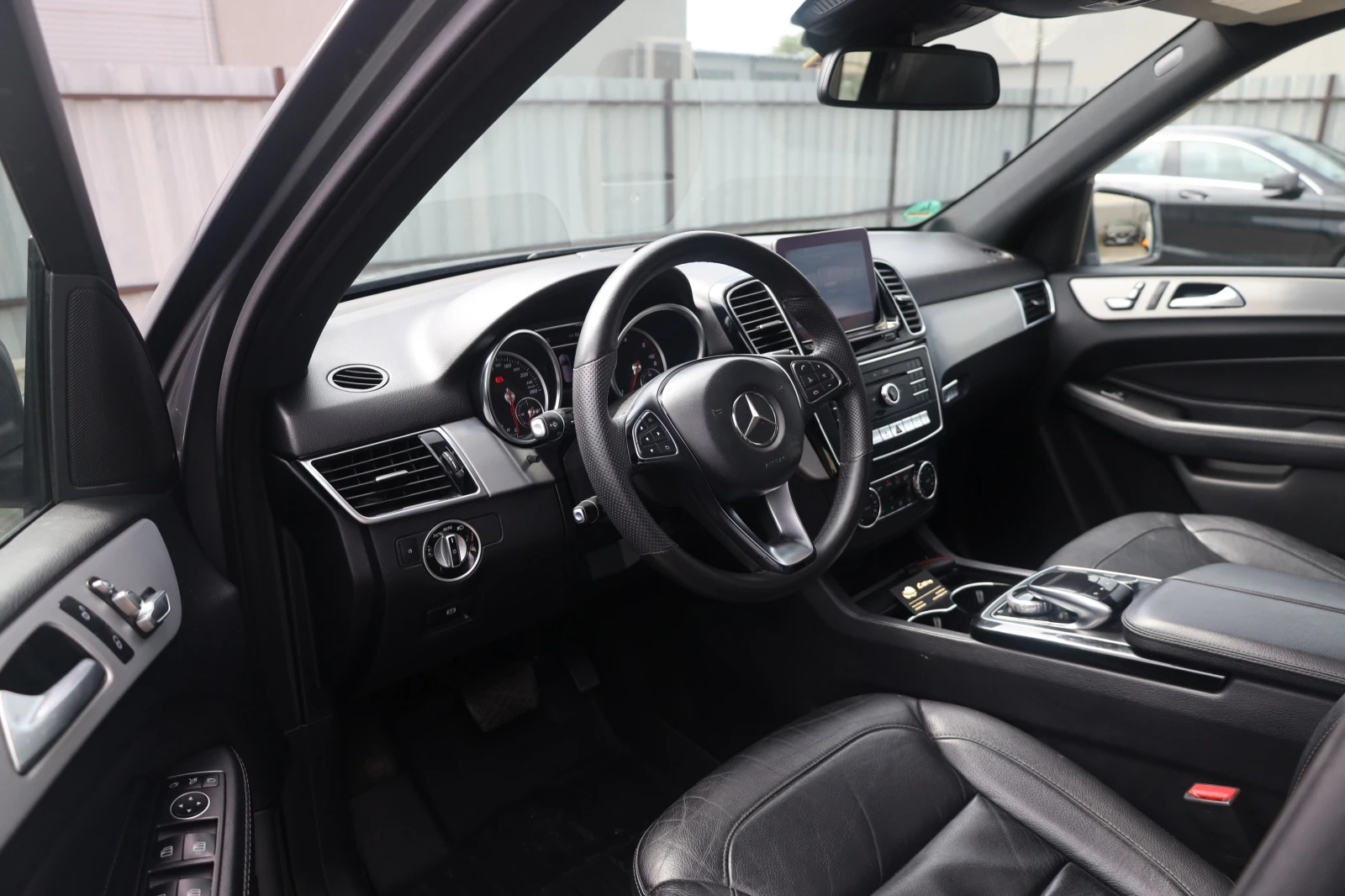 Mercedes-Benz GLE 350 d 4M 360KAM SzH KeyStart AHK 20Zoll iCarbg, снимка 12 - Автомобили и джипове - 54676886