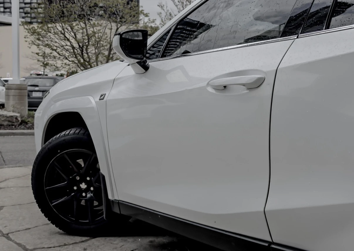 Lexus UX 250h F SPORT 2 * ОБДУХВАНЕ * ЧЕРВЕНА КОЖА * CARFAX * , снимка 4 - Автомобили и джипове - 54930380