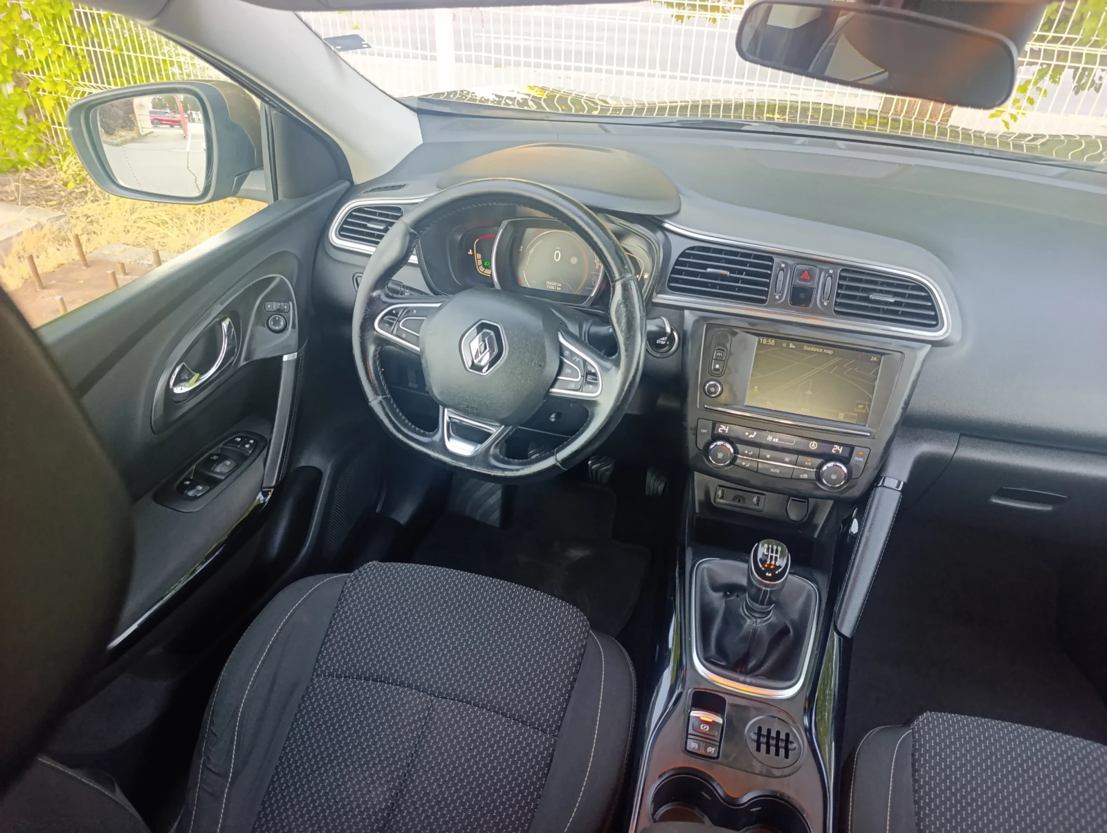 Renault Kadjar, снимка 11 - Автомобили и джипове - 56121008