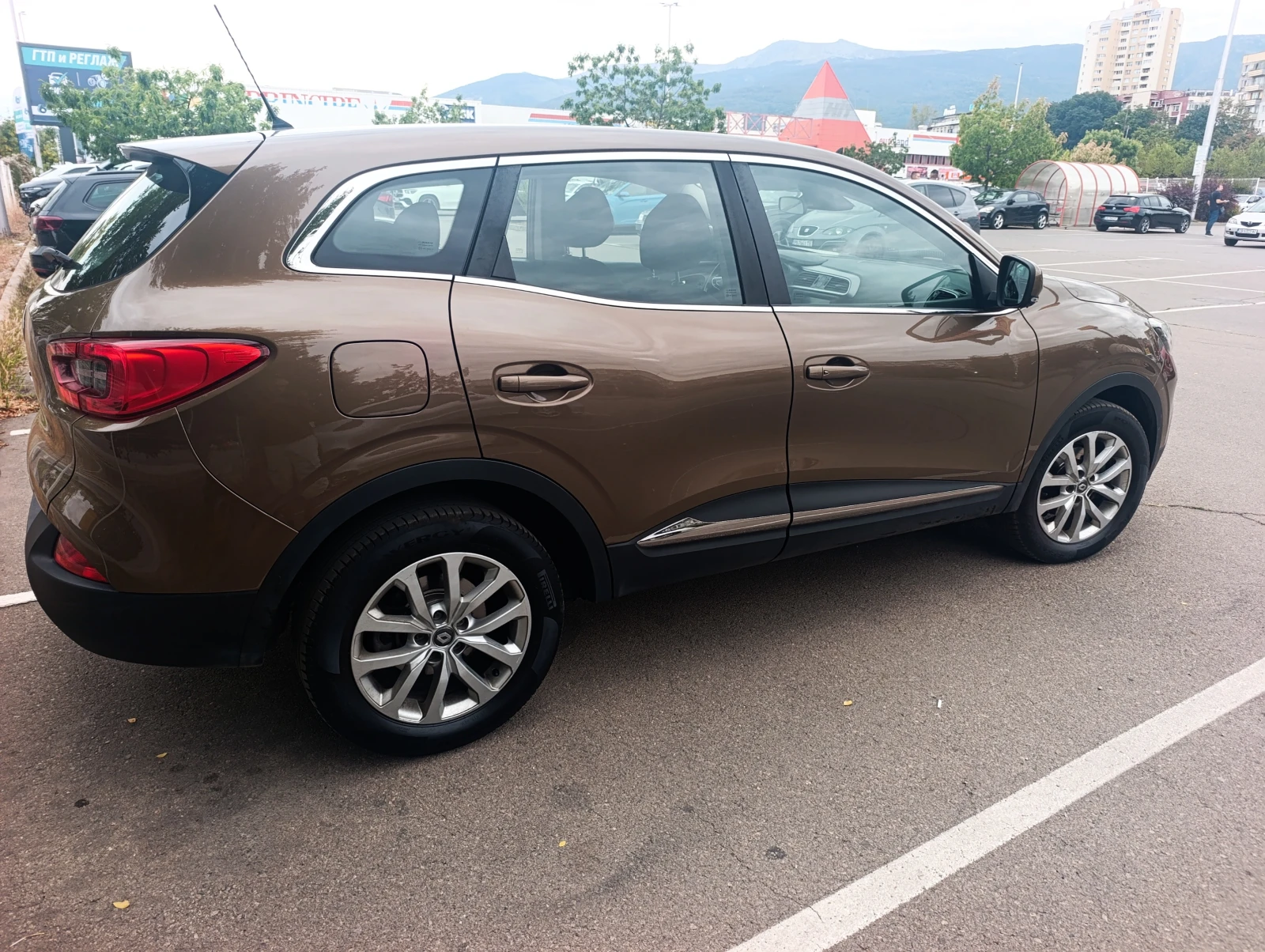 Renault Kadjar, снимка 4 - Автомобили и джипове - 56121008
