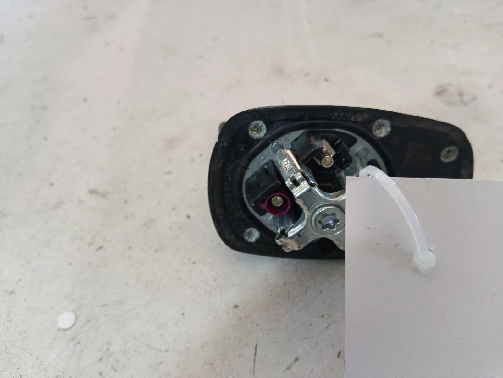 антена 8V0035503AC ЧЕРЕН МАТ Audi A3