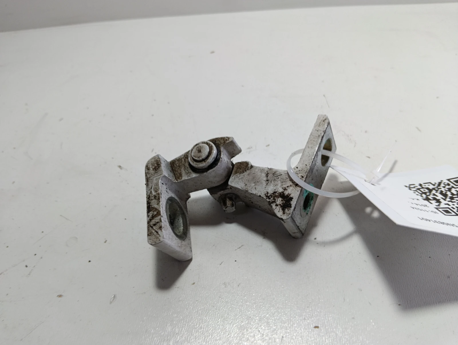 панта задна лява 5N0831401 VW Tiguan