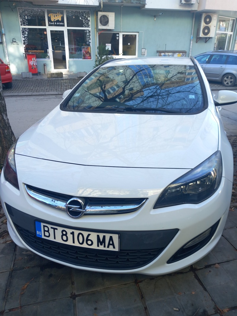 Opel Astra Sports Tourer, снимка 1 - Автомобили и джипове - 46062806