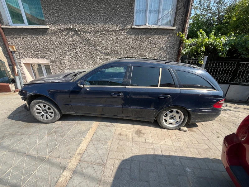 Mercedes-Benz E 270 2.7 CDI, снимка 2 - Автомобили и джипове - 47441855