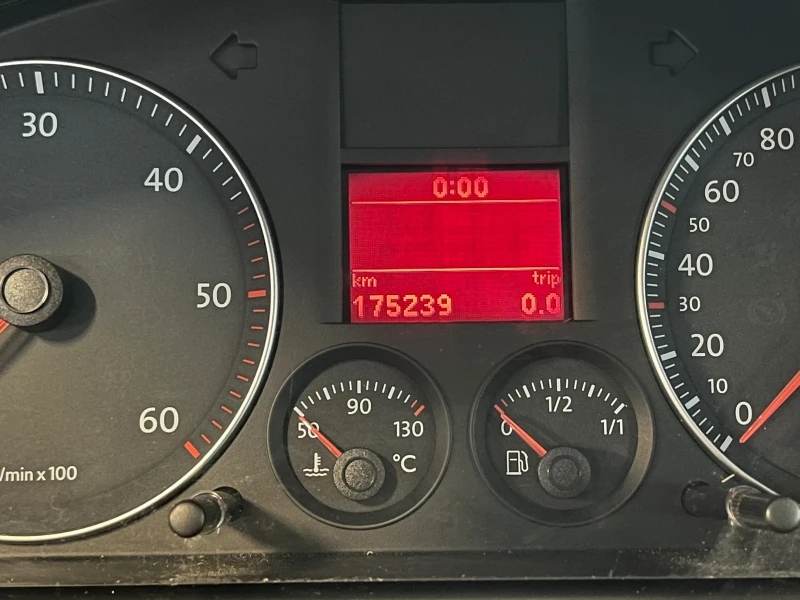 VW Touran 1.9TDI 175000 km, снимка 15 - Автомобили и джипове - 48674175